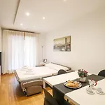 Free Parking Chic - Balcony, Ac, Wi-fi 아파트