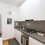 Free Parking Chic - Balcony, Ac, Wi-fi 아파트 *