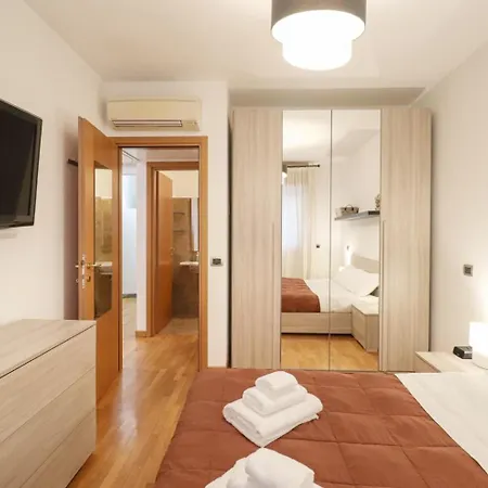 Free Parking Chic - Balcony, Ac, Wi-fi *